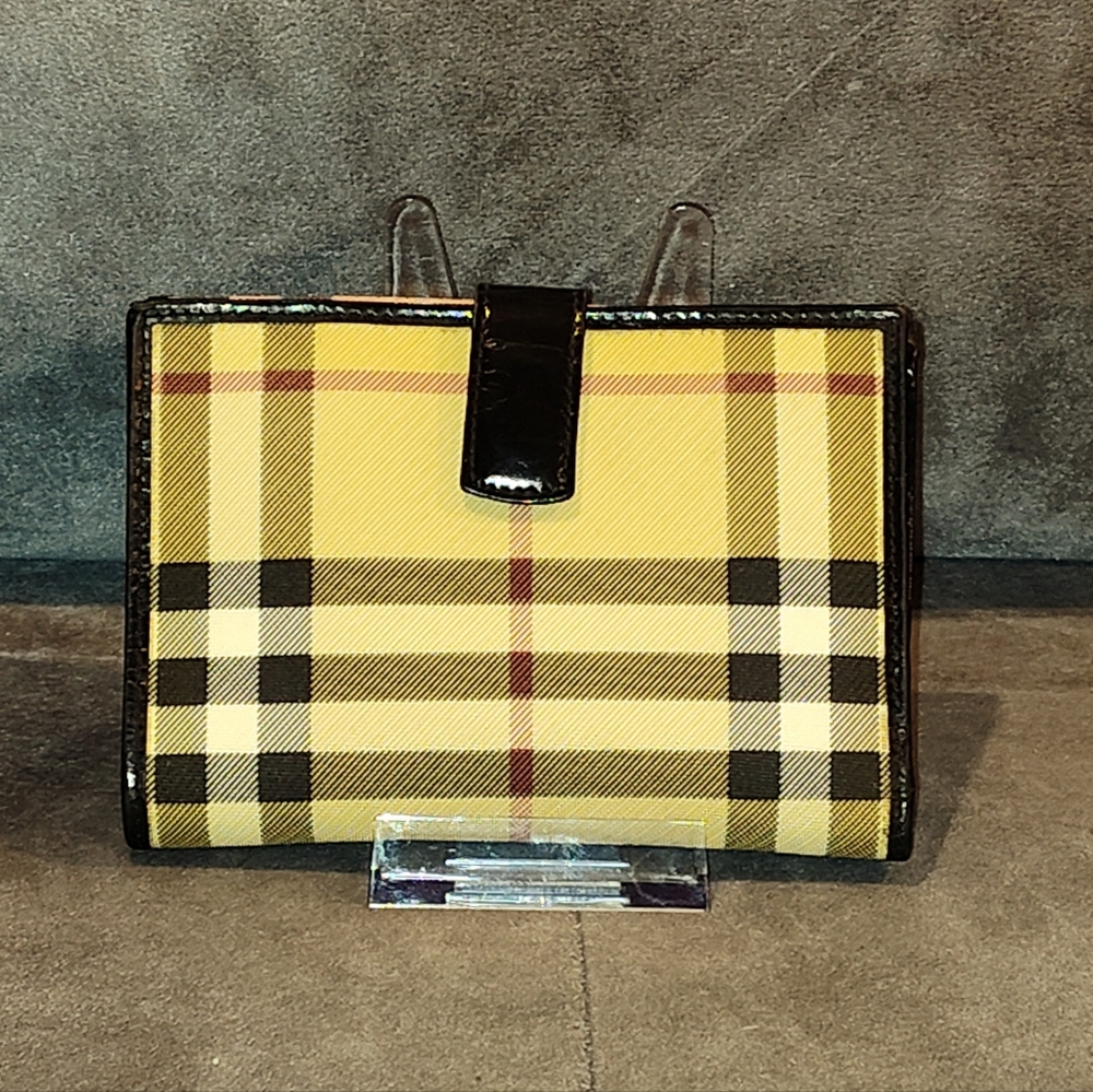 BURBERRY VINTAGE NOVA CHECK COATED CANVAS & PATENT LEATHER BI-FOLD SNAP WALLET - Picture 5 of 17